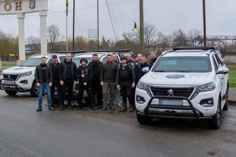 В Херсонской области передали бронетранспортёры для эвакуации из красных зон