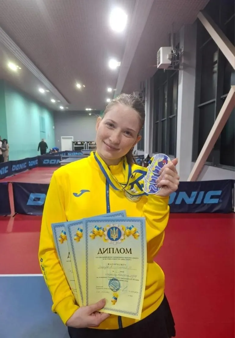 Катерина Татусь з Херсонщини стала тричі призеркою чемпіонату України з настільного тенісу