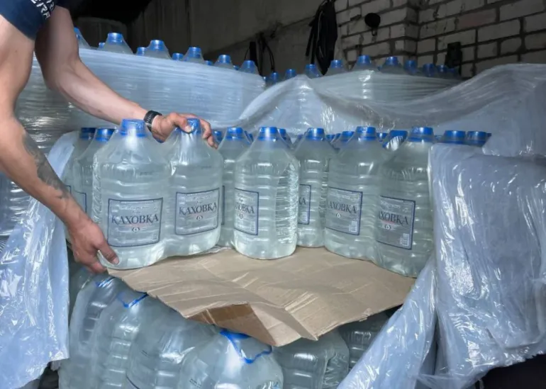 У Генічеську продавця води оштрафували за маркування не російською