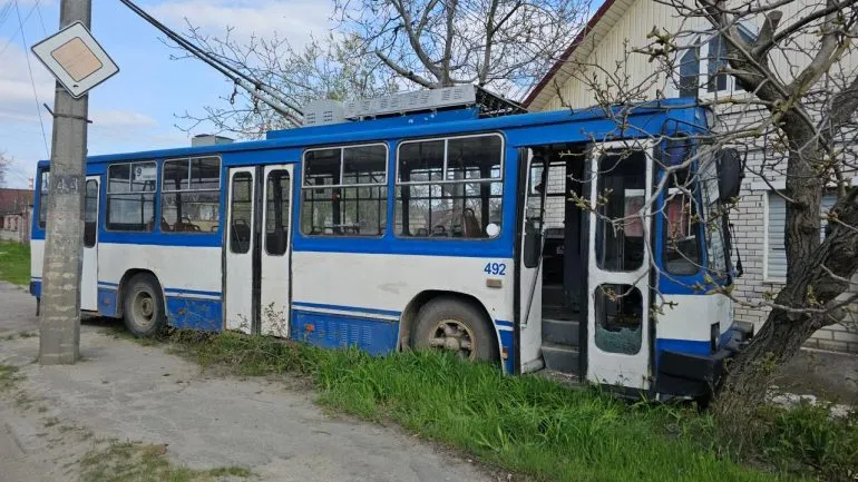Атака російських військових на тролейбус у Херсоні