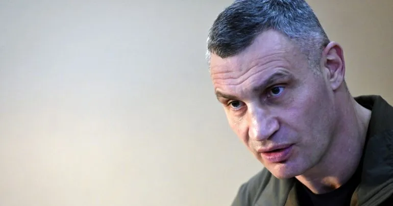 Кличко про пожежу в Києві внаслідок падіння уламків дрона