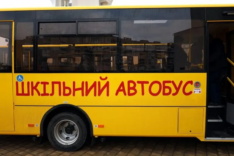 Великоолександрівський ліцей отримує нові автобуси завдяки Євросоюзу