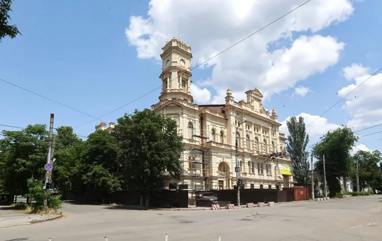 Суд у Херсоні розірвав договір на реставрацію художнього музею