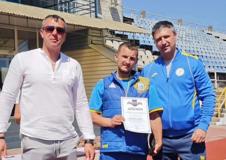 Спортсмен из Олешковщины завоевал три золотые медали на чемпионате по легкой атлетике