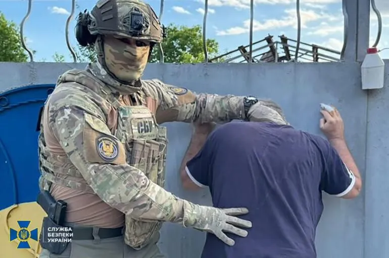 Затримано оператора російського телеканалу за колабораціонізм у Херсоні