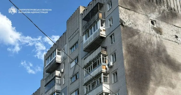 Через обстріли Дніпропетровщини постраждали 17 людей